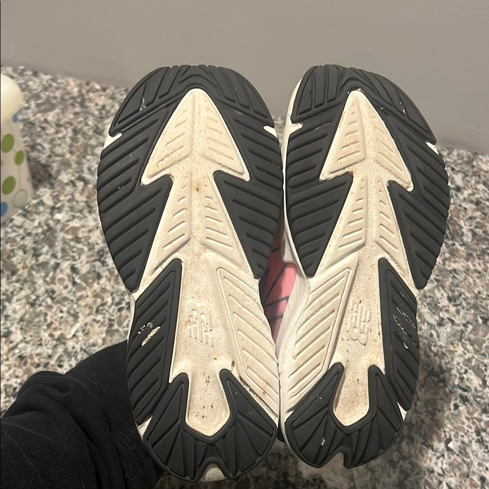 Stylish Beige and Pink Sneakers - Picture 5 of 7